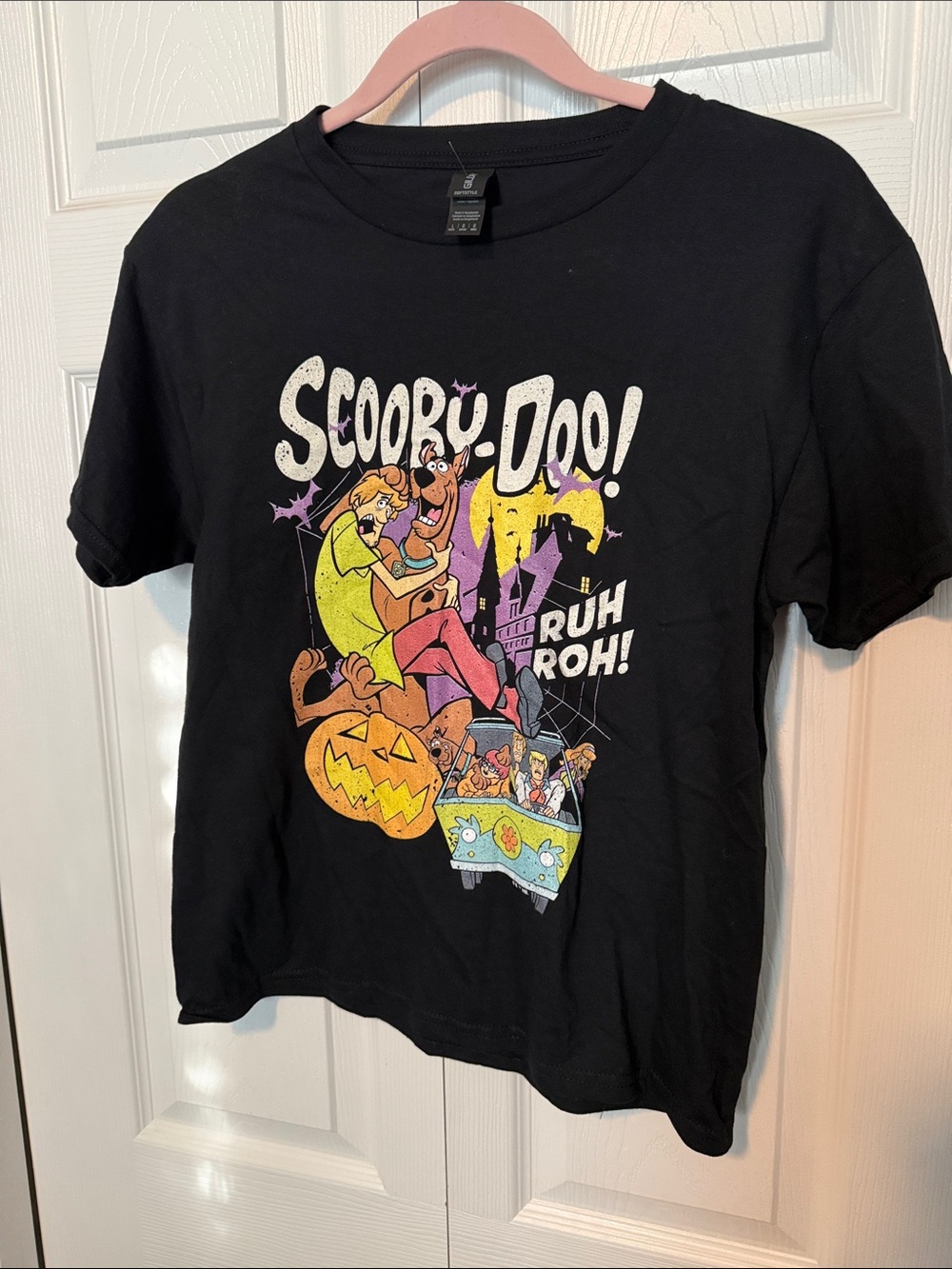 Gildan Black Scooby-Doo Graphic Tee with Colorful Halloween Print